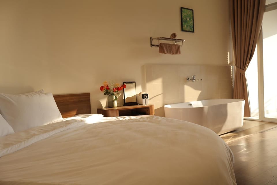 Bed, Photo of the whole room, Bedroom, Bath
