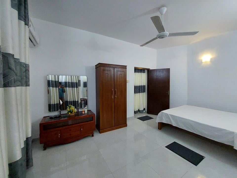 Bed, Photo of the whole room, Bedroom, fireplace, wardrobe, air conditioner