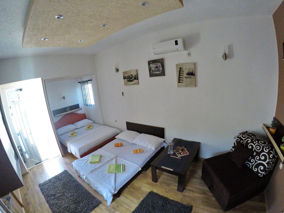 Bed, Seating area, Bedroom