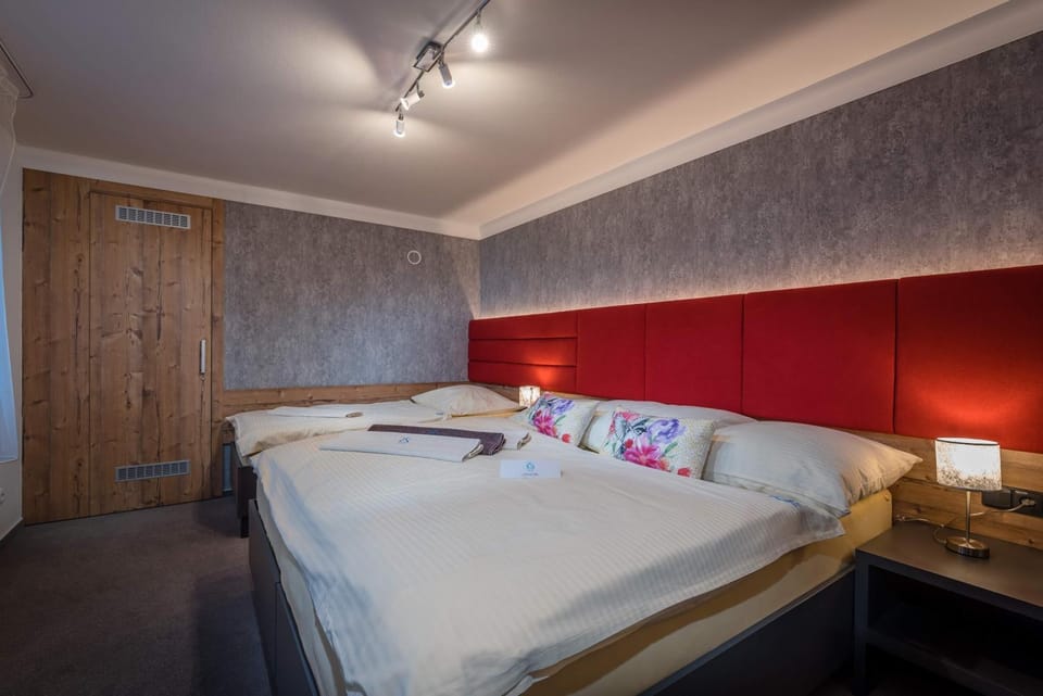 Bedroom, On site, Sunset