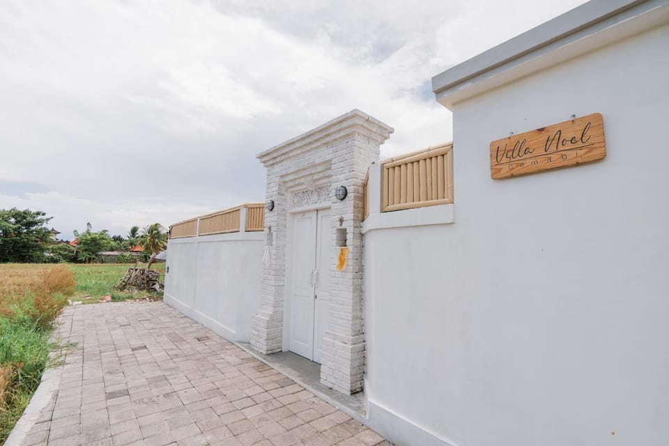 Facade/entrance, Parking
