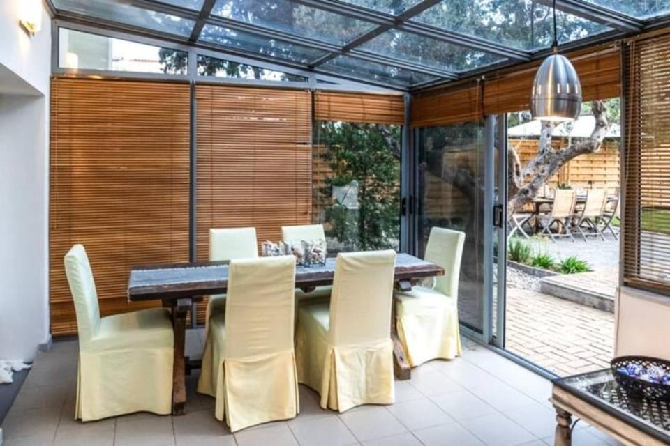 Patio, Dining area