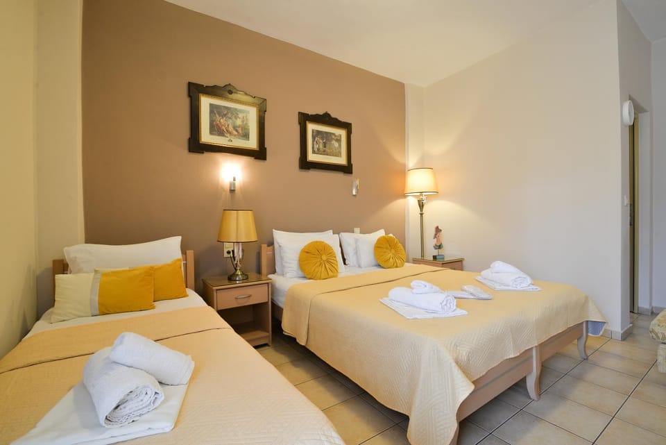 Bed, Bedroom, towels