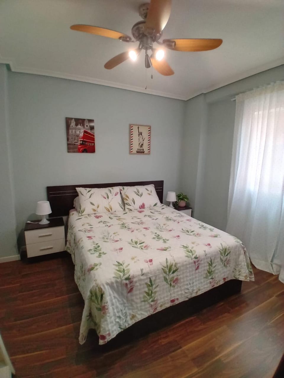 Bed, Bedroom, fireplace