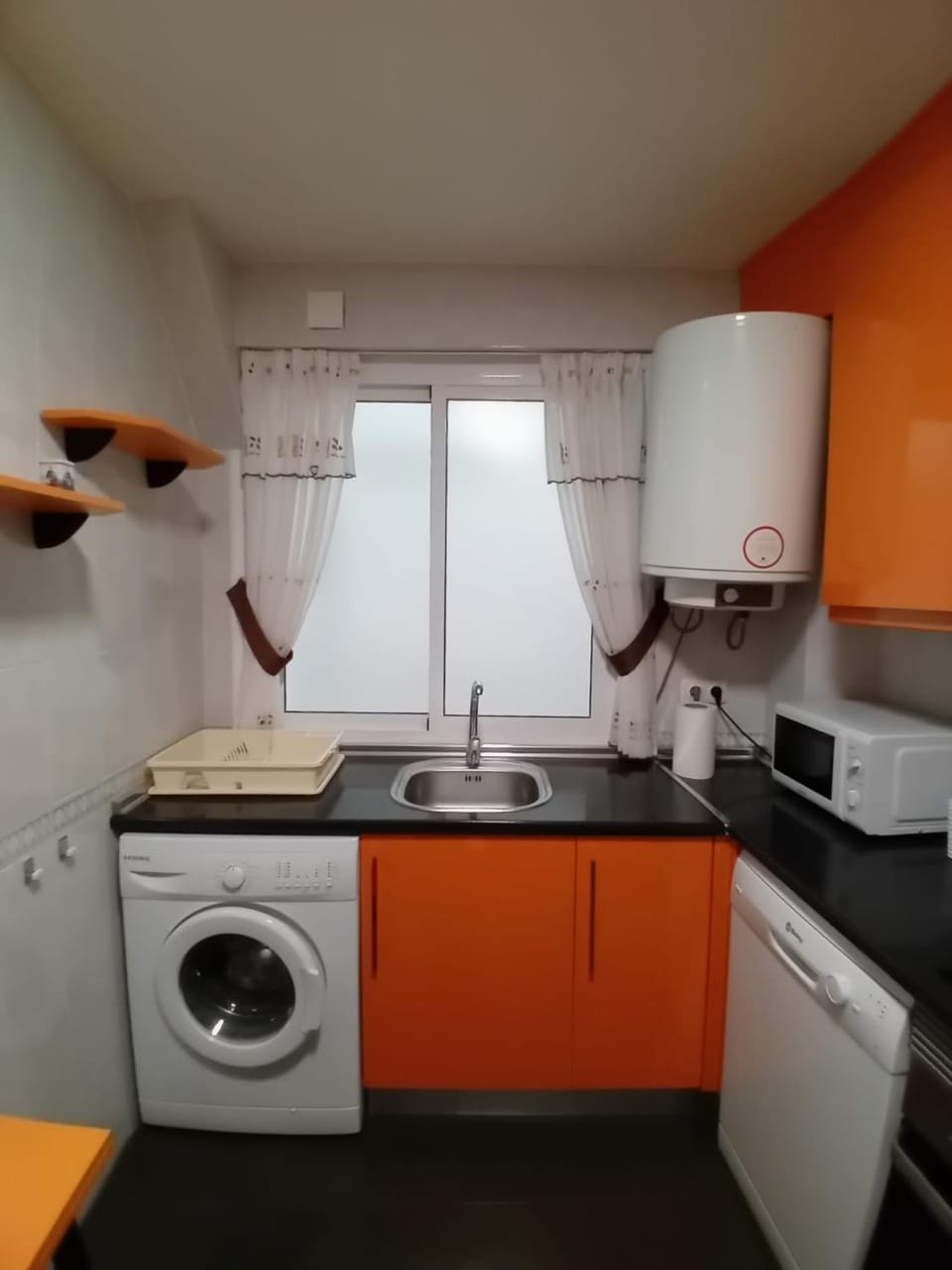 Kitchen or kitchenette, dishwasher, minibar, pet friendly, stove, washing machine