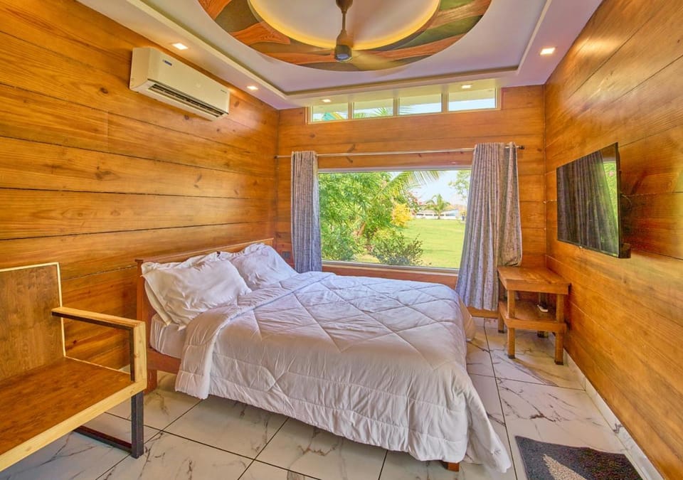 Photo of the whole room, Bedroom, air conditioner