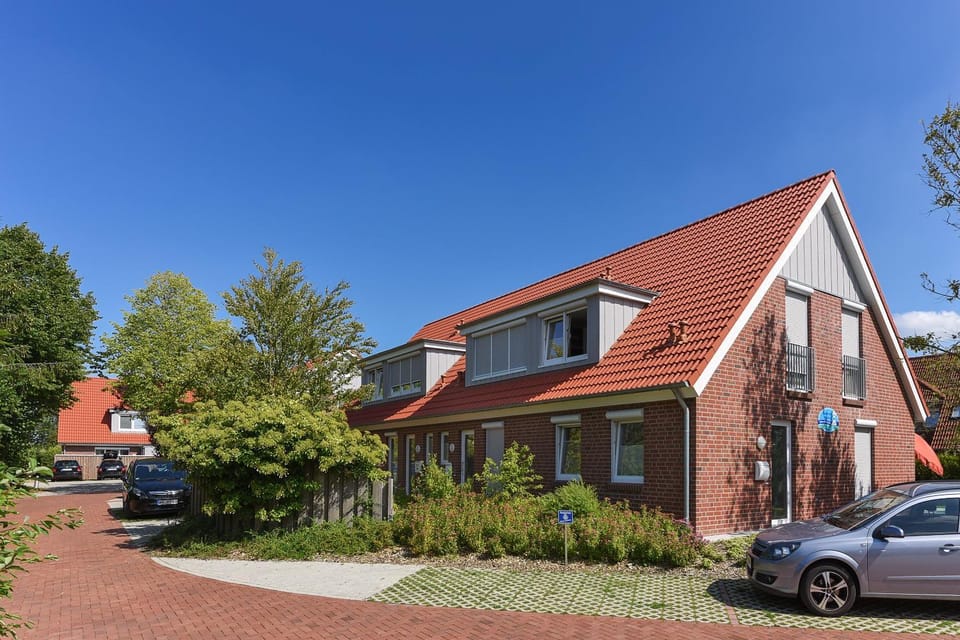 Property building, Location