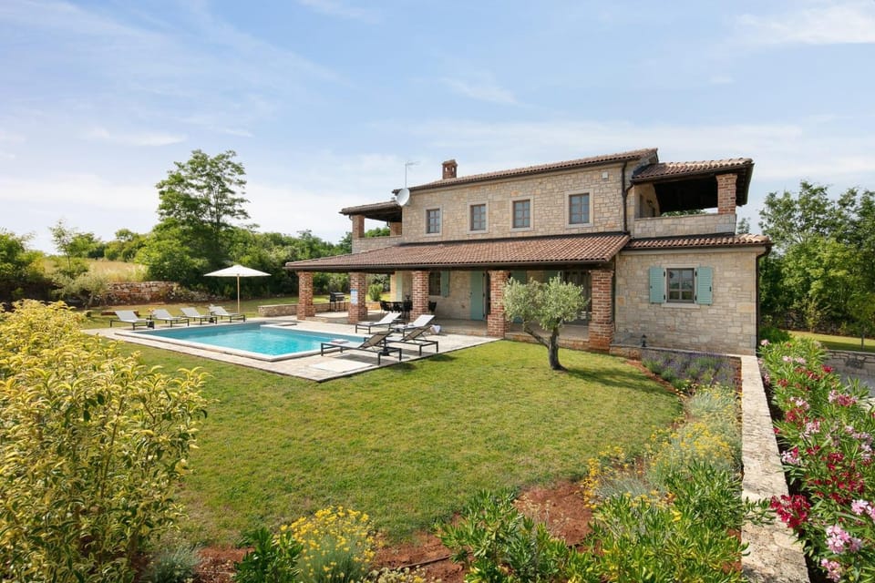 Rustic Villa Calluna with a pool in Istria Villa in Istria County