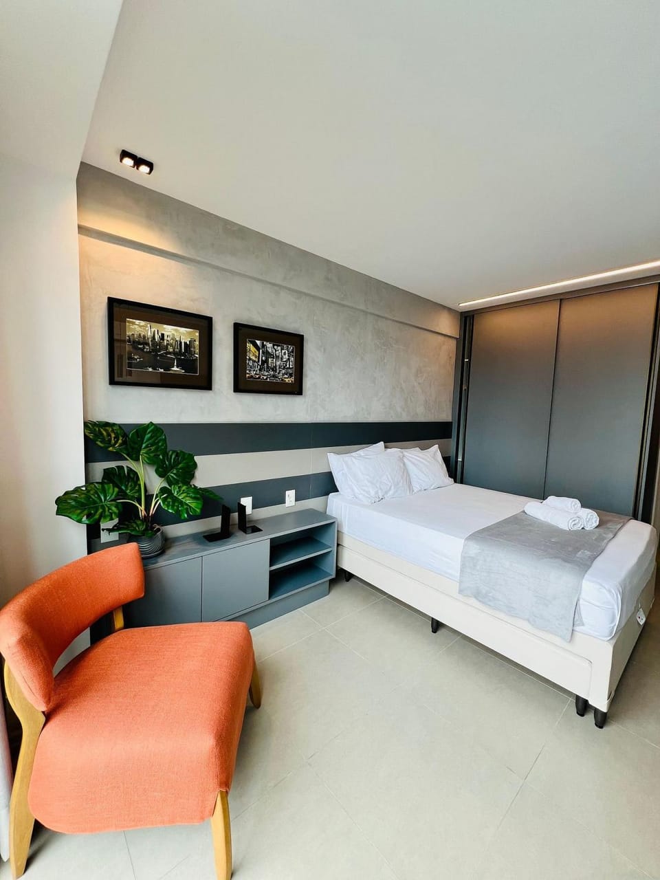 Bed, Photo of the whole room, Decorative detail, Bedroom