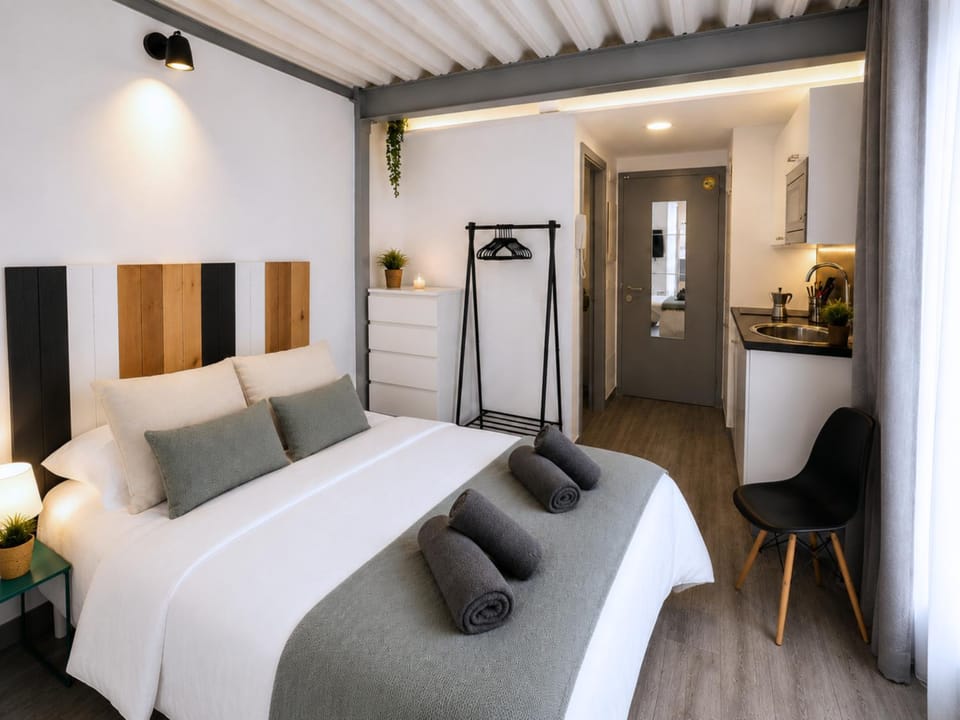 Photo of the whole room, Bedroom