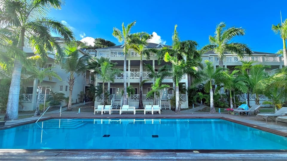 Property building, Day, Swimming pool, Swimming pool