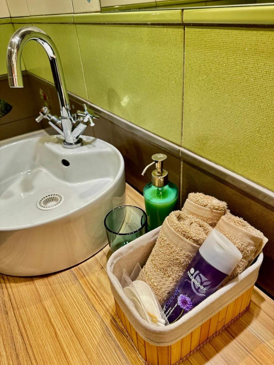 Bathroom, towels