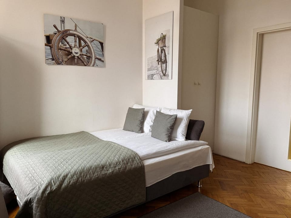 Bed, Photo of the whole room
