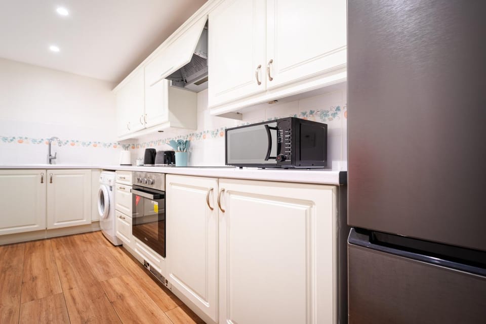 Coffee/tea facilities, Kitchen or kitchenette, dishwasher, minibar, oven, pet friendly, stove, toaster
