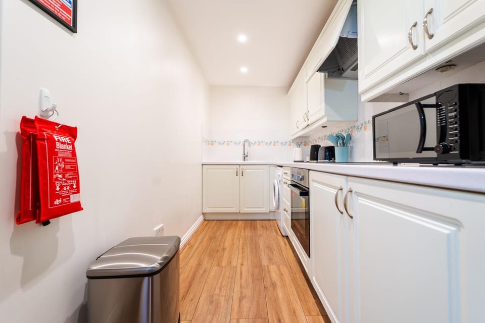 Kitchen or kitchenette, dishwasher, minibar, oven, pet friendly, stove, toaster, washing machine, dryer