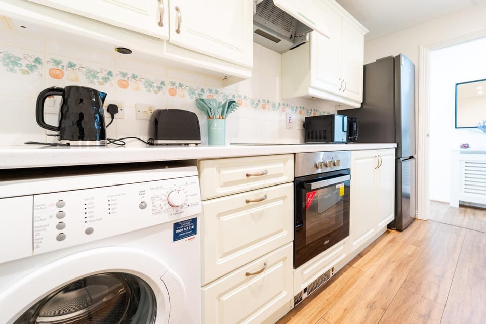 Kitchen or kitchenette, dishwasher, minibar, oven, pet friendly, stove, toaster, washing machine, dryer