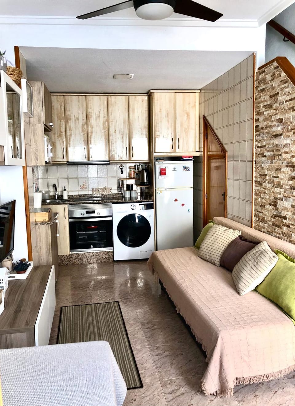 Toilet, Bed, Kitchen or kitchenette, Living room, oven, pet friendly, stove, washing machine, washing machine, dryer