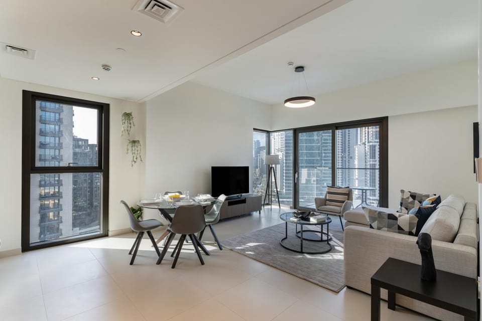 Living room, Seating area, Dining area