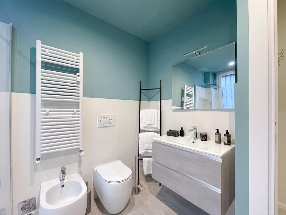 Toilet, Bathroom, bidet, towels