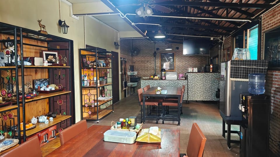 Communal lounge/ TV room
