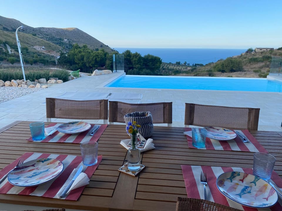 View (from property/room), Balcony/Terrace, Dining area, Pool view
