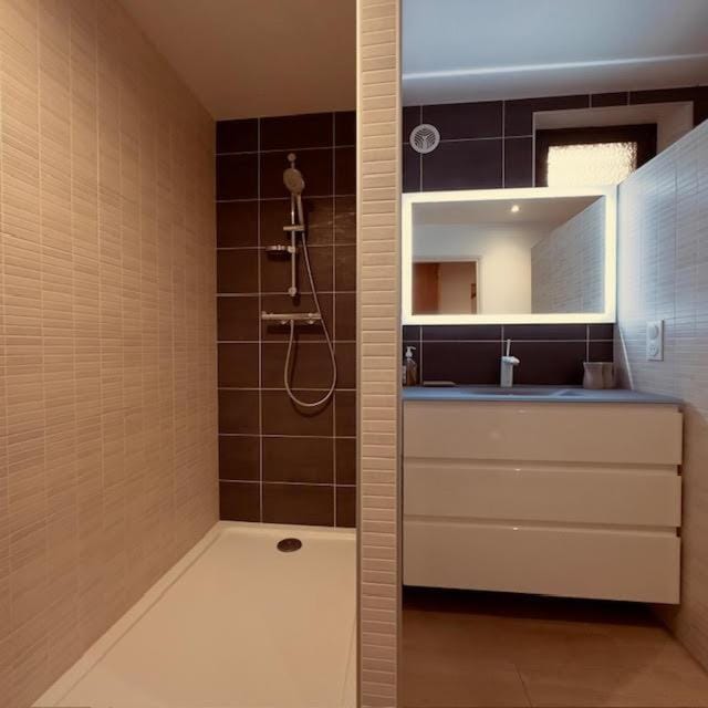 Shower, Bathroom