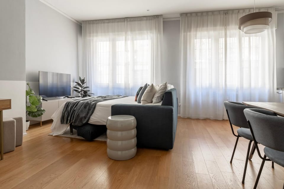 Bed, Living room