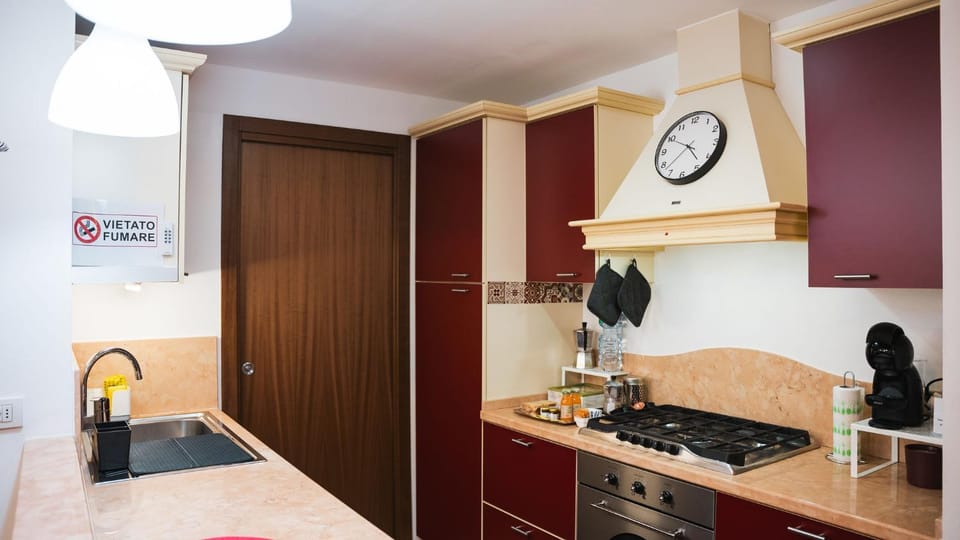 Kitchen or kitchenette, minibar, pet friendly, stove