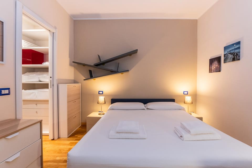 Bed, Photo of the whole room, Bedroom, wardrobe