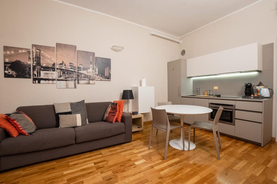 Kitchen or kitchenette, Living room, Seating area, Dining area, minibar