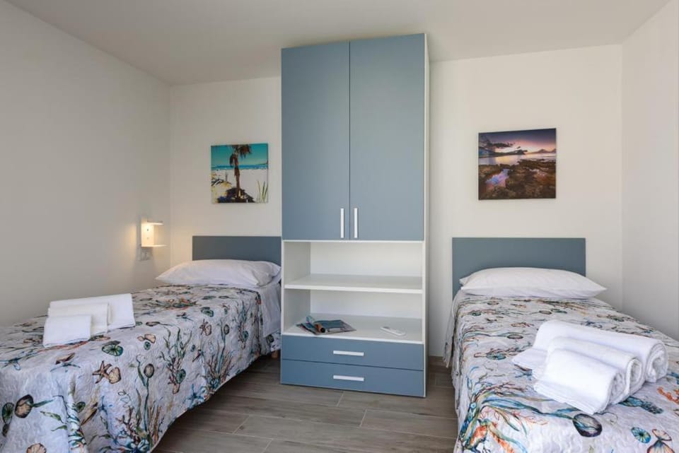 Bed, Photo of the whole room, Bedroom, towels, wardrobe