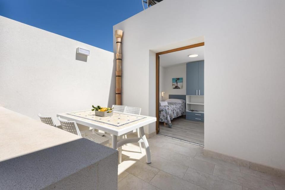 View (from property/room), Balcony/Terrace, Photo of the whole room, Dining area, Bedroom