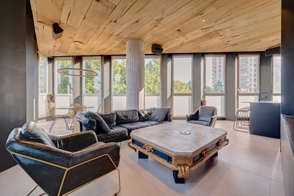 Living room, Seating area
