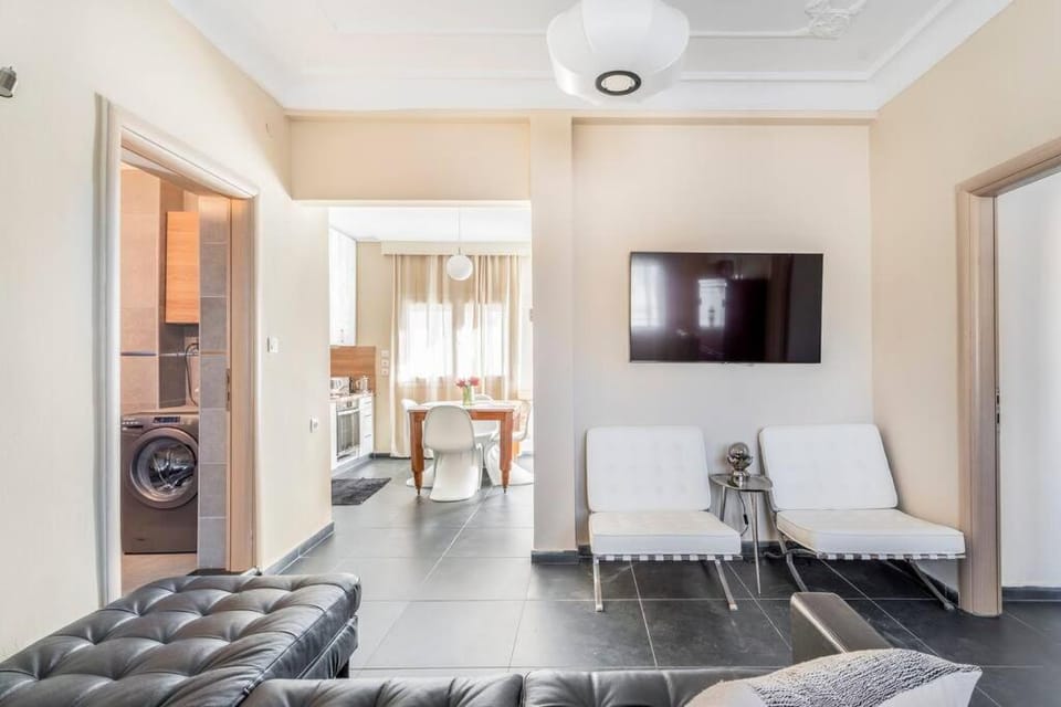 TV and multimedia, Living room, Seating area, Evening entertainment, air conditioner