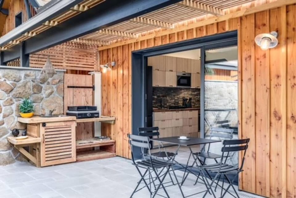 Patio, BBQ facilities, Dining area