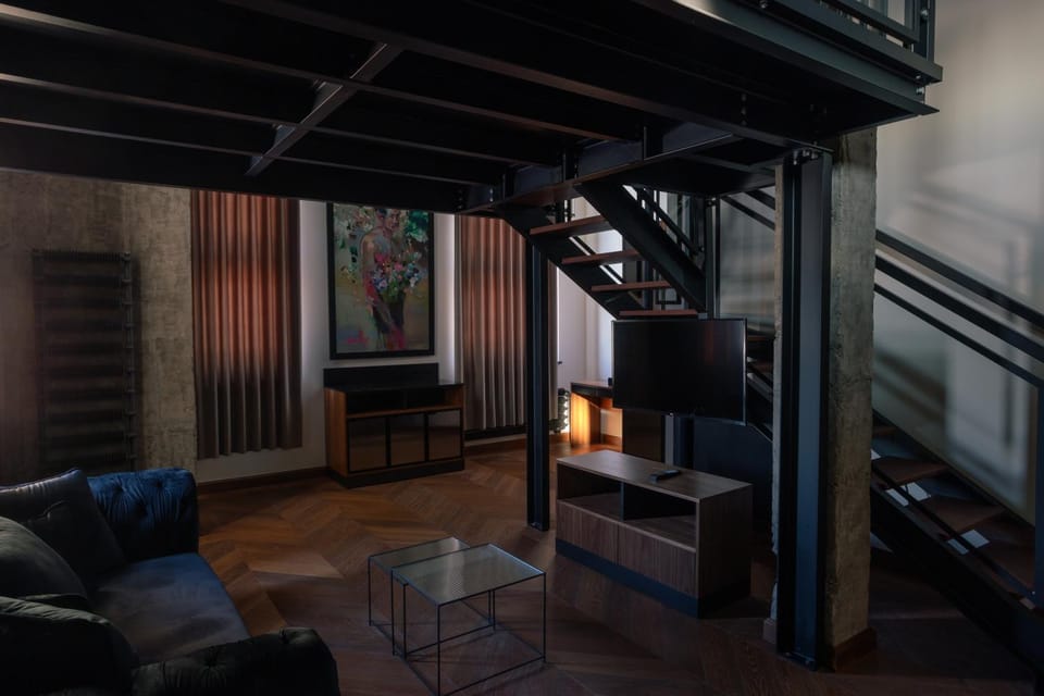 TV and multimedia, Living room, Seating area, Evening entertainment