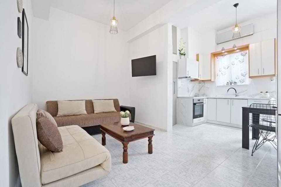 Elie's House next to the beach Apartment in Chania