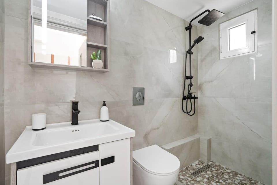 Elie's House next to the beach Apartment in Chania