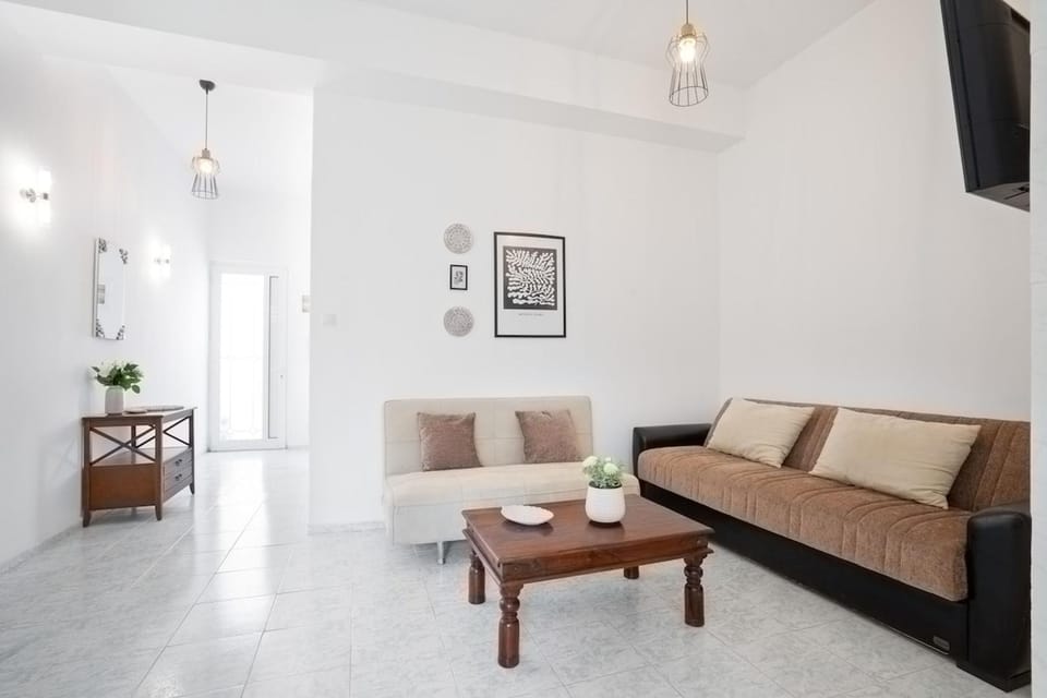 Elie's House next to the beach Apartment in Chania