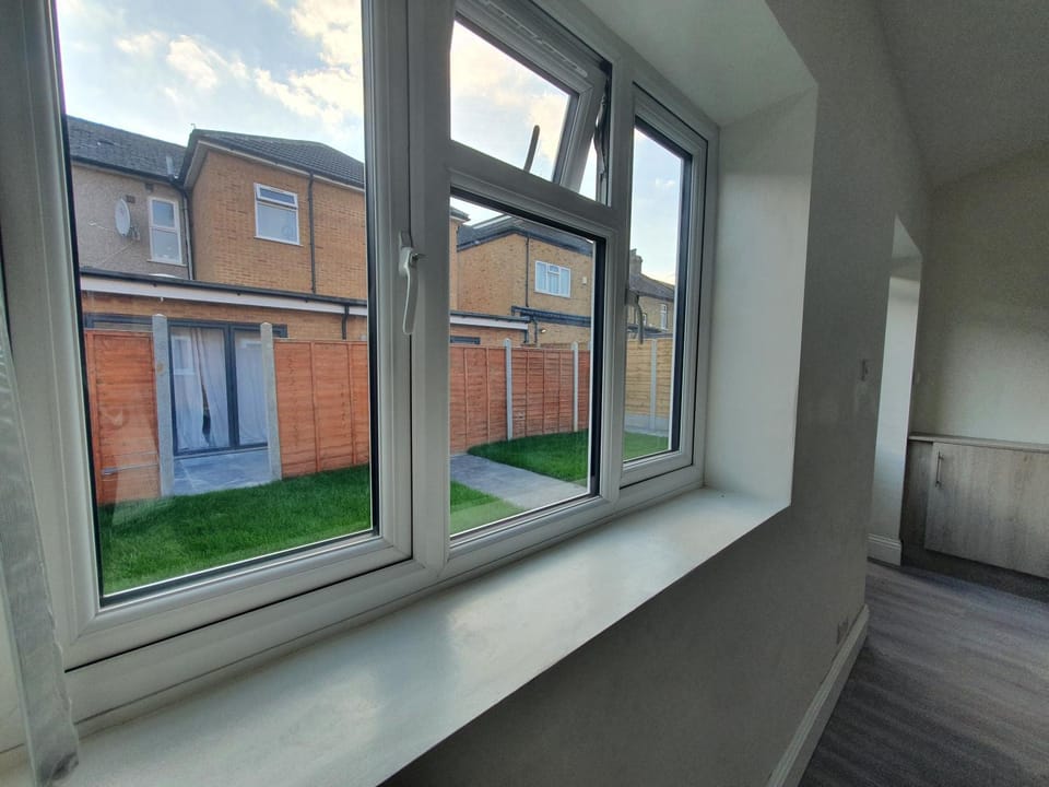 Ilford Towncentre Large Studio Apartment in Ilford