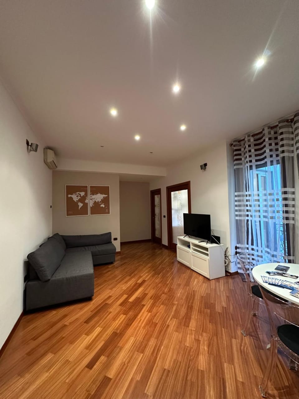 Communal lounge/ TV room, TV and multimedia, Living room, Seating area, Evening entertainment