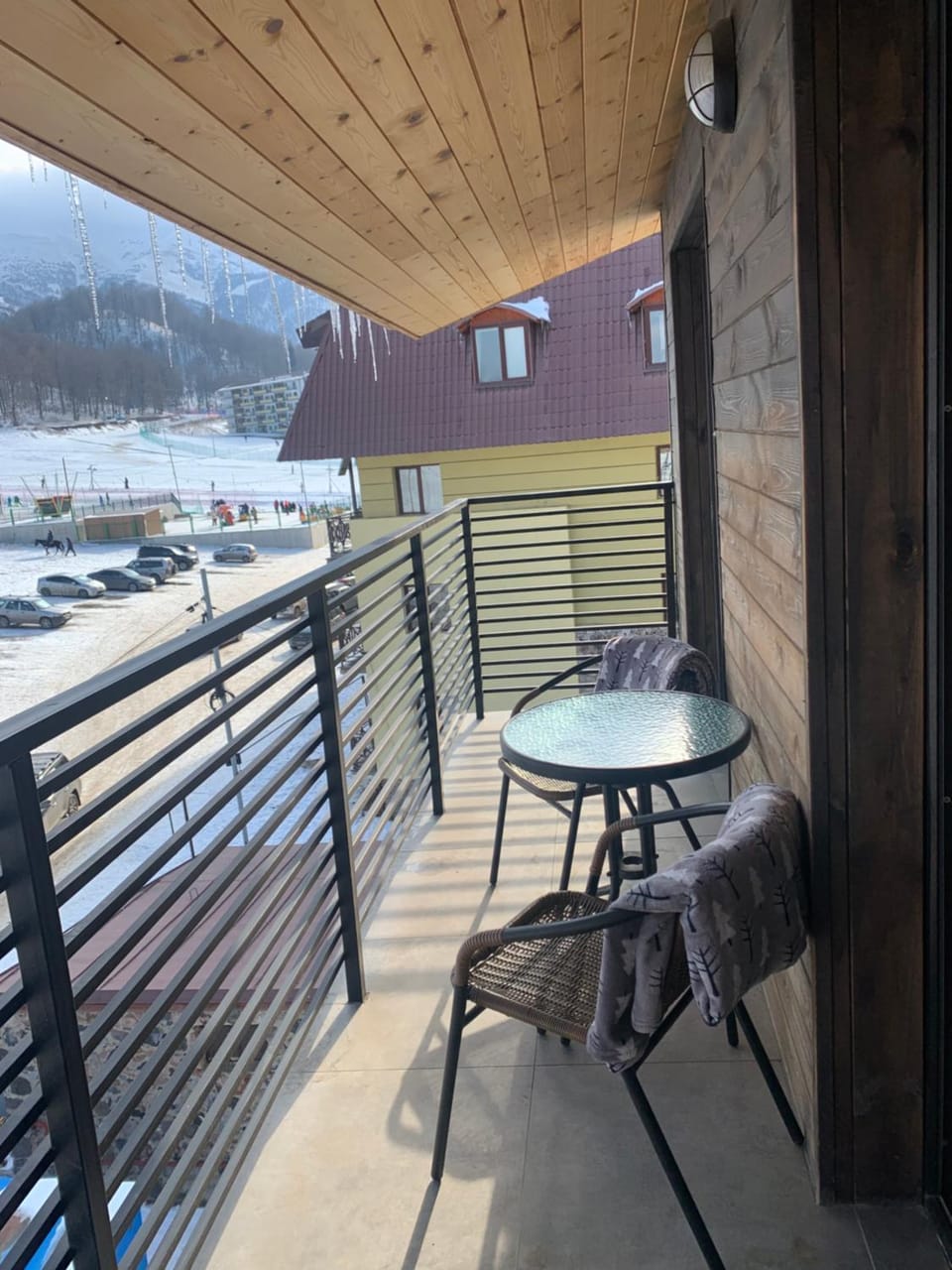 Balcony/Terrace, Mountain view