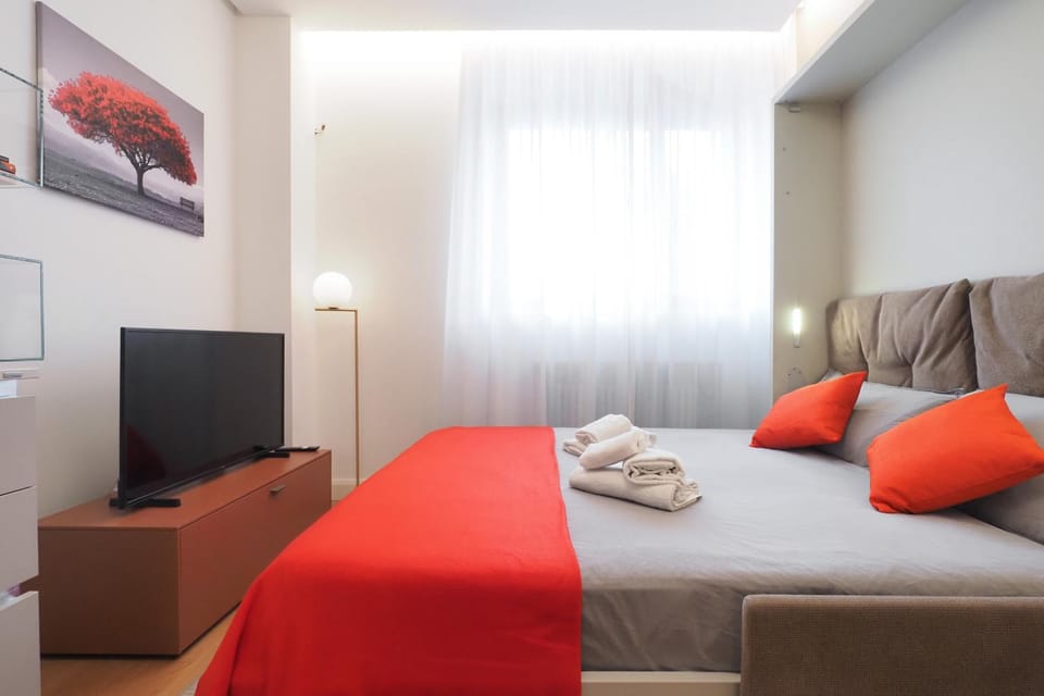 Bed, TV and multimedia, furniture