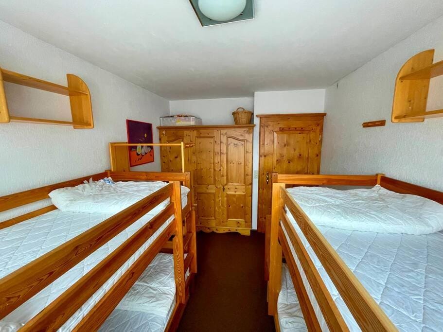 Bed, bunk bed
