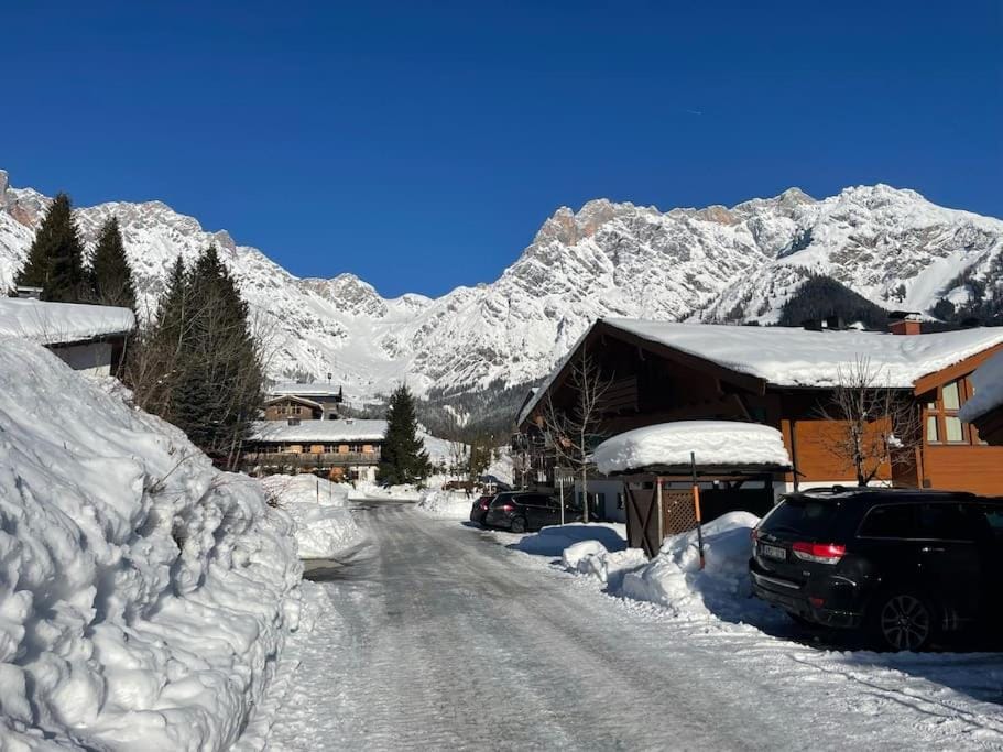 Neighbourhood, Winter, Mountain view, Parking