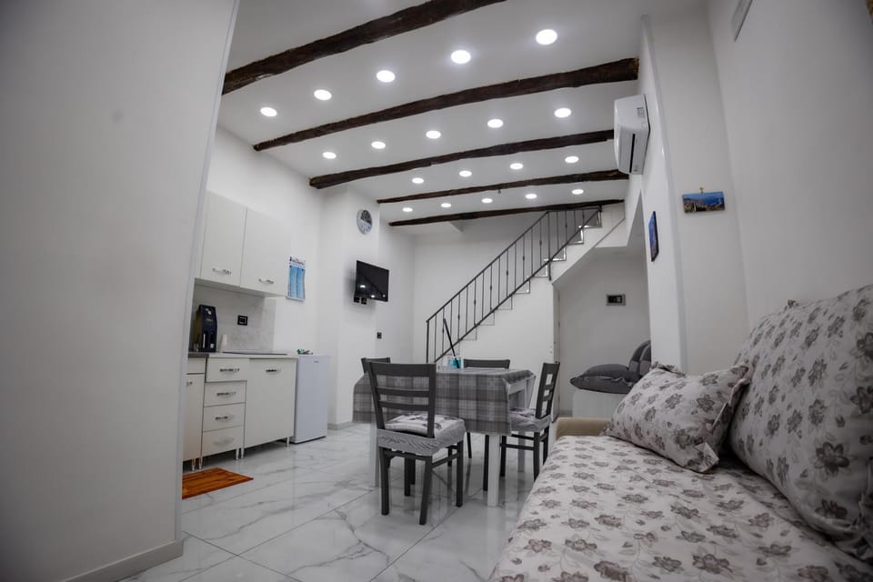Royal Spaccanapoli Apartment in Naples