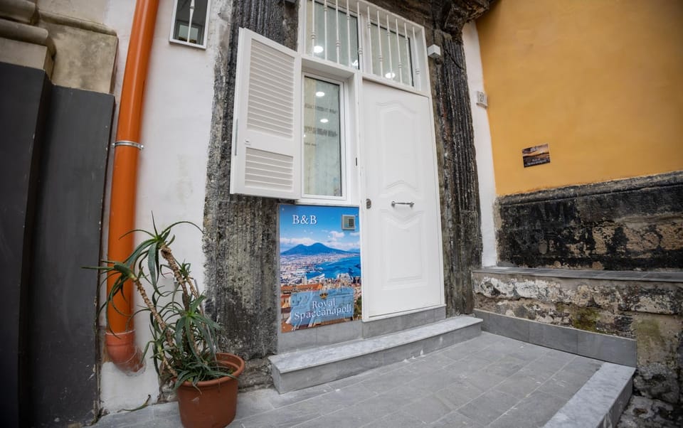 Royal Spaccanapoli Apartment in Naples