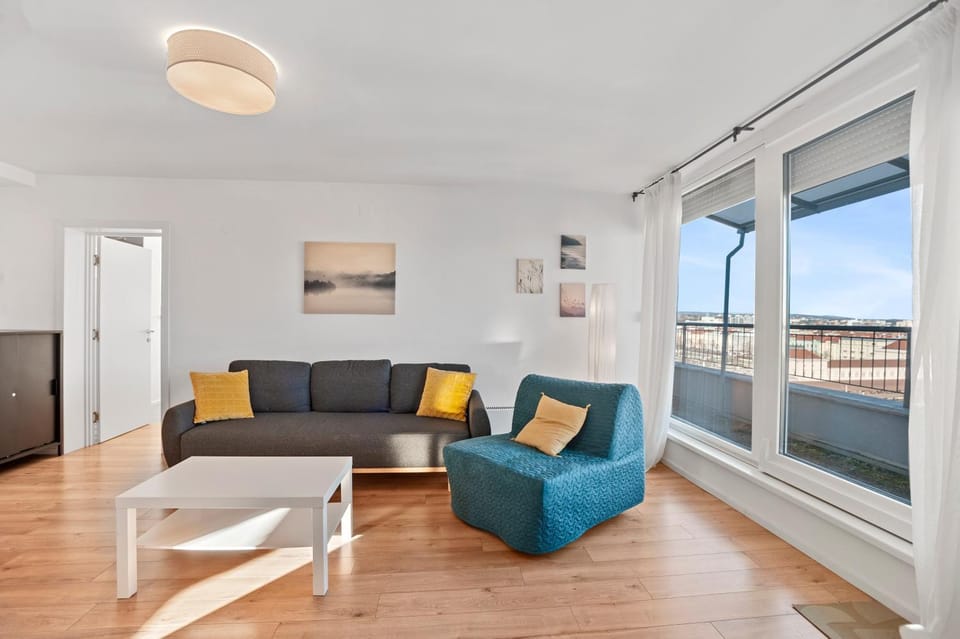 Balcony/Terrace, Living room, Seating area, City view