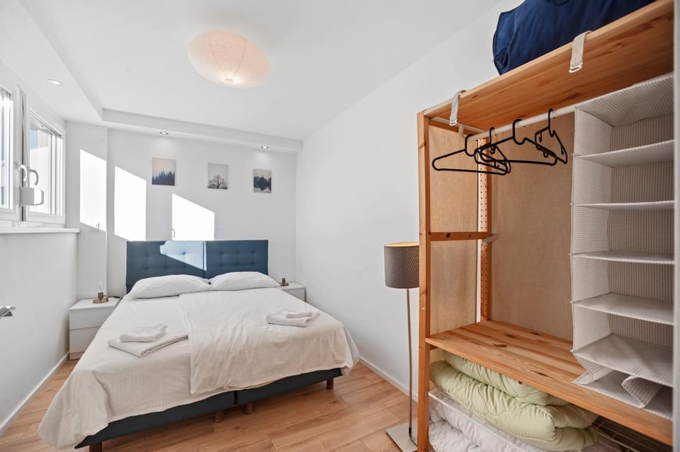 Bedroom, wardrobe