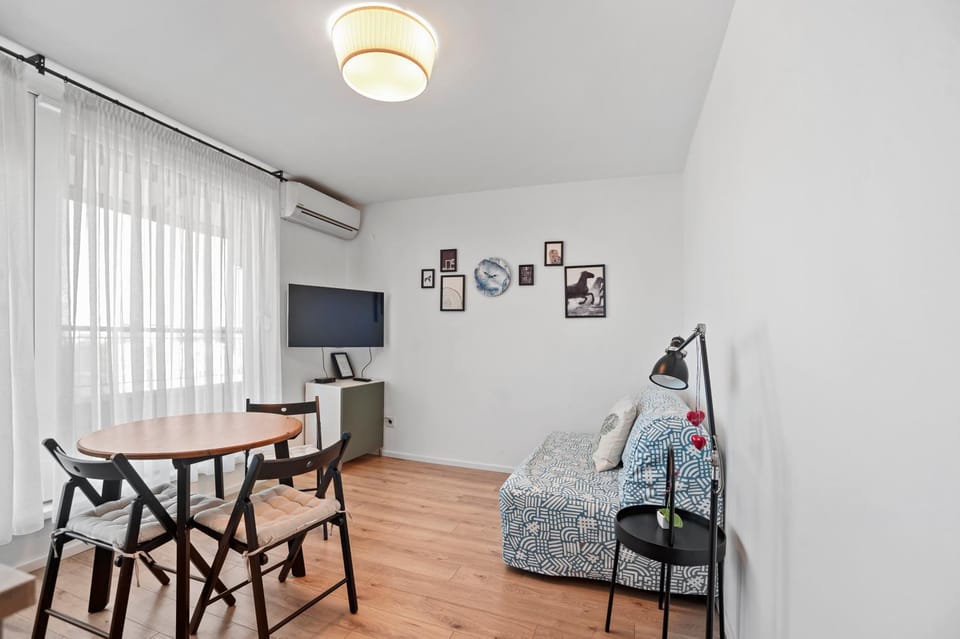 TV and multimedia, Balcony/Terrace, Living room, Dining area, City view